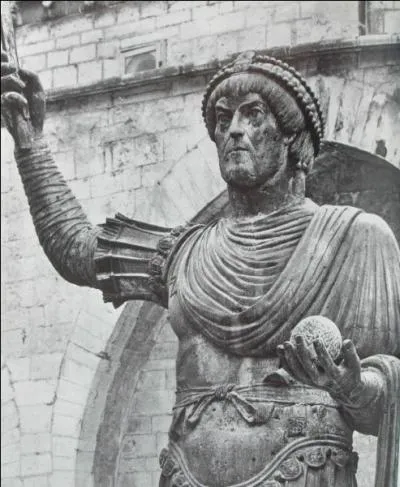 Comment est mort l'empereur Valentinien I ?