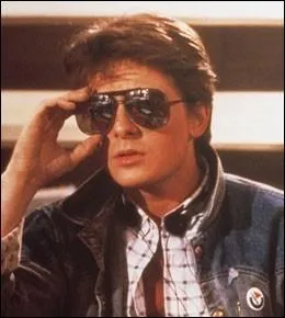 Dans le premier volet, quel nom utilise Marty ?