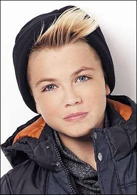 À quel âge a-t-il commencé les photos de mannequin ?