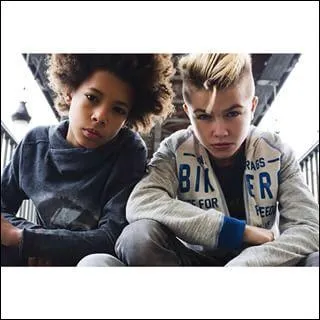 Avec qui fait-il sa dernière chanson ?