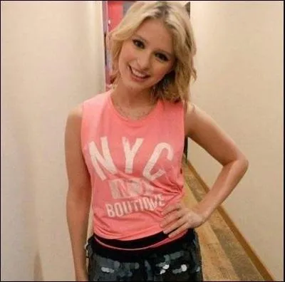 Qui est l'actrice qui joue Emily ?