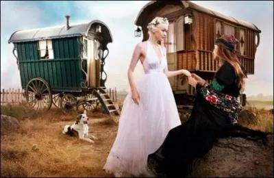 Le 7 novembre, il est né dans cette caravane... !