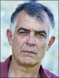 Comment s'appelle le père du futur mari de Clem ?