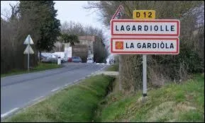 Nous entrons à Lagardiole. Commune midi-pyrénéenne dans le Massif central, au pied de la Montagne Noire et dans le Parc Naturel Régional du Haut-Languedoc, elle se situe dans le département ...