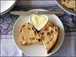 Le bambrack est le gâteau traditionnel irlandais pour Halloween.