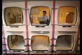 "L'hôtel capsule" est un concept ayant pour but d'optimiser au maximum l'espace d'occupation. Par ce fait, les chambres se cantonnent à de simples cabines munies d'une couchette. Citez le pays dans lequel fut lancé cet étonnant concept hôtelier :