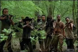 Dans l'épisode 2, à qui le groupe de Rick vient-il en aide ?