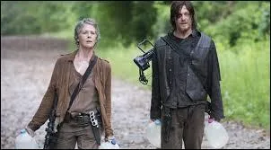 Toujours dans l'épisode 2, que voient Carol et Daryl ?