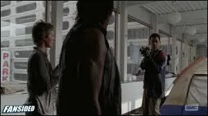 Dans l'épisode 6, qui s'est fait renversé par une voiture ?