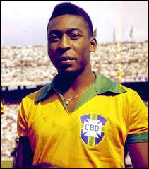 De 1956 à 1974, le "roi Pelé" a disputé 656 matchs avec son club formateur, le Santos FC. Combien a-t-il marqué de buts durant cette période ?