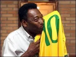 Mais Pélé tient toujours le record de buts en Seleçao, à combien de buts est-il en 92 sélections ?