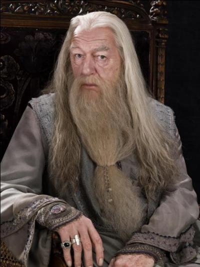 Quel est le nom entier du professeur Dumbledore ?