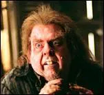 Que doit sacrifier Queudver pour faire redevenir Voldemort comme avant dans le 4 ème film ?