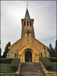 Voici l'église Saint-Pierre-et-Saint-Paul de Dieppe-sous-Douaumont. Village lorrain, il se situe dans le département ...