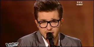 Quelle chanson a-t-il chantée lors de son premier solo pendant la soirée de la finale ?