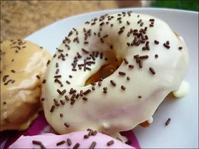 En cuisine, quelle action, parmi celle énoncée, ne correspond pas au fait de glacer ?