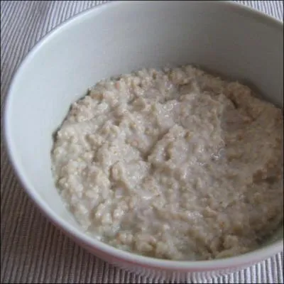 Adjectif qui a la même consistance que sur la photo !