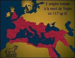 À combien de lieues (1 lieue = 4828, 042 mètres) s'évalue la superficie de l'Empire romain à son apogée ?