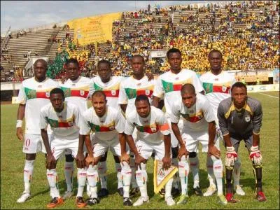 Dans quel pays d'Afrique l'équipe nationale de football a-t-elle l'écureuil pour emblème ?