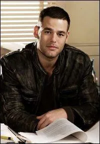 Comment s'appelle le mari de Paige ?