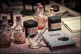 Voilà une anecdote amusante qui pourrait bien vous étonner. Il faut dire que, pendant toutes ces années, nous avions cru que les acteurs buvaient une quelconque boisson en guise de potion. Eh bien, permettez-moi de vous dire qu'il ne s'agissait tout simplement que d'une soupe aux :