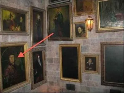 Nous savons tous qu'à Poudlard, il n'y a pas que les escaliers et les passages secrets. Il existe aussi des portraits de sorciers (ou sorcières) célèbres. Certains d'entre eux représentent même d'anciens directeurs de l'école. Dans ce cas, si je vous disais que la plupart ont été basés sur des membres de l'équipe, vous allez me répondre :