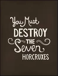 Un Horcruxe est une entité maléfique dans laquelle une personne aurait mis une part de son âme. Il peut s'agir d'un objet ou d'un être vivant. Pour en produire un, il suffit de réaliser un acte abominable : tuer un(e) innocent(e). Certains Horcruxes, les bijoux plus particulièrement, ont été dessinés par Miraphora Mina. De qui s'est-elle particulièrement inspirée ?