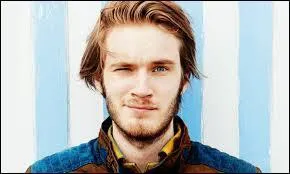 Le 29 avril 2010, une personne nommée Felix crée une chaîne YouTube nommée _________ sans se douter que 5 ans plus tard il serait suivi par 40 millions de personnes.