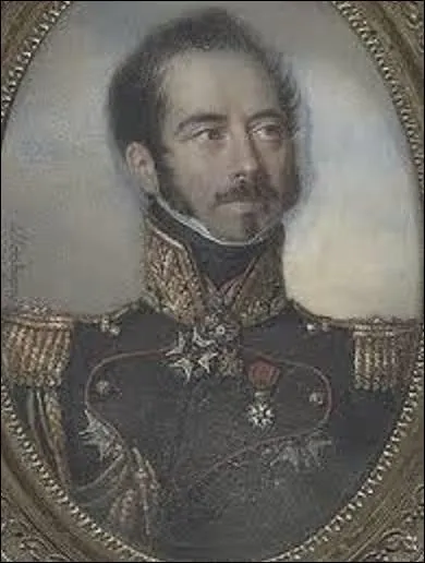 À part le général Charles-Tristan de Montholon (1783-1853), quel autre général d'empire suit Napoléon Ier dans son exil sur l'île de Saint-Hélène, le 18 juin 1815 ? (début 1818, en froid avec l'empereur, ce dernier quittera l'île).