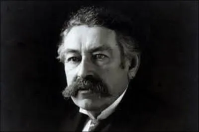 Quel homme politique français républicain-socialiste (1862-1932), fut durant sa carrière sous la IIIe République 11 fois Président du Conseil (Premier Ministre), vingt fois ministre et qui reçut, en 1926, avec Gustav Streseman (politicien allemand), le Prix Nobel de la Paix pour son action en faveur de la réconciliation entre la France et l'Allemagne par les "accords de Locarno", en 1925 ?
