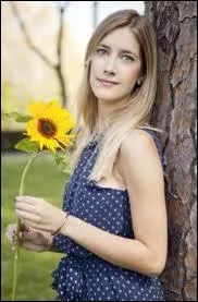 Angie va aller en Russie vers la fin de la 2e saison.