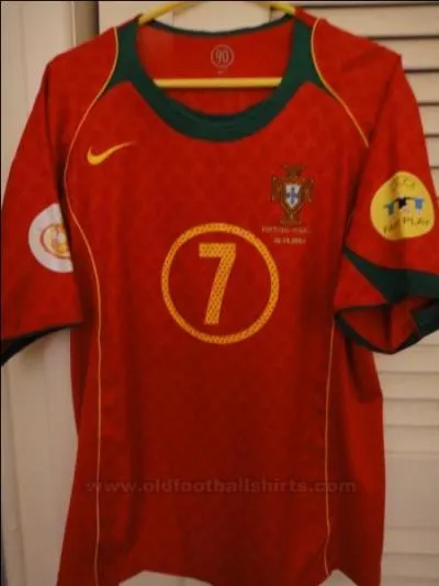 Quel joueur porte le numéro sept dans l'équipe de football du Portugal ?