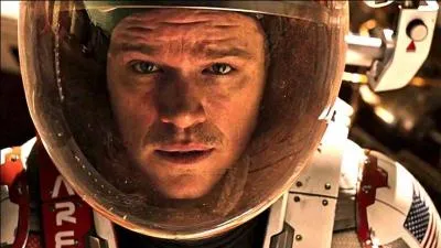 Dans quel film l'acteur Matt Damon se retrouve-t-il seul une planète ?