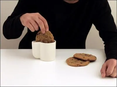 Si vous allez dans ce pays (ce que je vous souhaite, néanmoins), ne trempez rien dans votre thé, café ou autre ! Ah bon ?