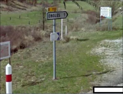 La commune d'Ongles fait partie du département Alpes-de-Haute-Provence (Provence-Alpes-Côte d'Azur). Les habitants sont les Onglois. Dans cette belle ville, on peut trouver un château datant de la fin du XVIIe siècle. Depuis 2008, ce château est occupé par la Maison d'Histoire et de Mémoire d'Ongles. Comment l'unique exposition de cette maison s'appelle-t-elle ?