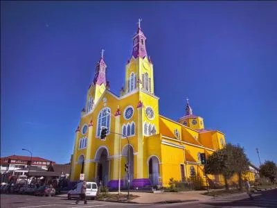Je vais d'églises en bois en églises en bois, dans quel pays je me balade ?