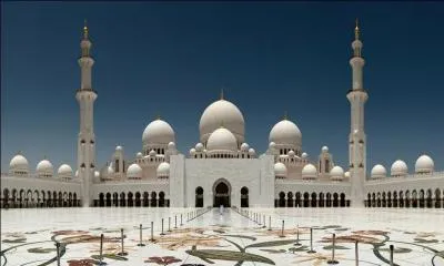Je visite cette remarquable mosquée, où suis-je ?