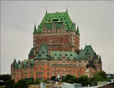 Je dors dans ce château, où suis-je ?