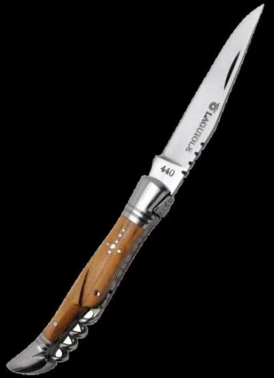 "Quoi Laguiole, qu'est-ce qu'il a Laguiole ?" Même avec le design, le logo en abeille, le nom, ils viennent presque tous de :