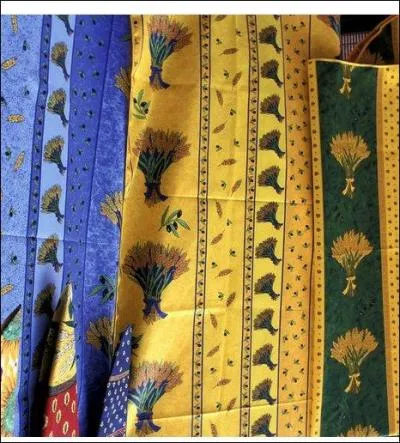 Et ces tissus si colorés, d'où nous viennent-ils ?