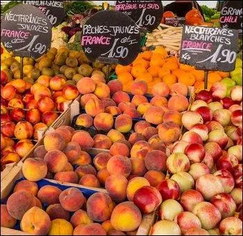 Rien ne ressemble plus à une pêche française qu'une pêche espagnole. Sauf le prix ! Combien en arrive-t-il d'Espagne chaque année ?