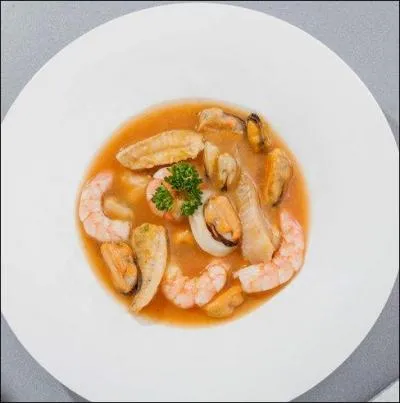 Voici une bouillabaisse à 25  l'assiette. Pour ce prix-là, inutile de se casser la tête, vendez du congelé ! Combien économiserez-vous ?