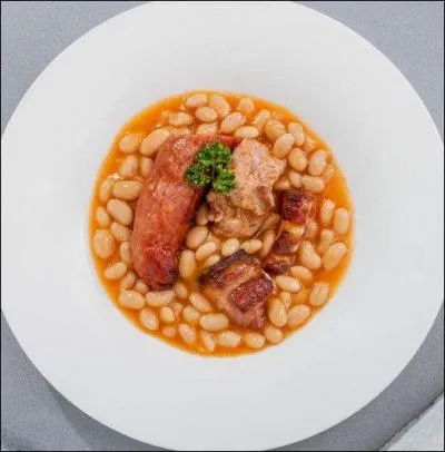 Cassoulet : achetez une boîte de 4 kg et faites-en 10 assiettes à 16 . Combien avez-vous gagné par assiette ?