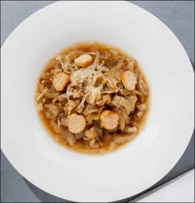 Montmartre, Sacré-Cur, Notre-Dame : par ici la bonne soupe à l'oignon lyophilisée ! Combien gagnez-vous sur une assiette à 8  ?
