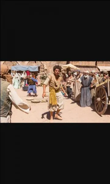 Qui vient sauver Aladin quand il est dans le désert ?