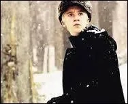 Drago Malefoy, qui se promenait non loin de nos héros, s'amusait à raconter à ses deux acolytes les dernières nouvelles. D'après lui, pendant combien de mois n'a-t-il pas pu se servir de son bras ?