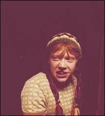 Ron, essoufflé d'avoir tant couru, arriva à temps pour sauver la mise à notre héros. Selon lui, où aurait-il acheté cette fameuse carte ?