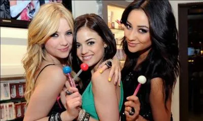 Qui joue Hanna Marin dans "Pretty Little Liars" ?