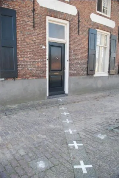 Tiens, il me semble que vous êtes déjà passés par là, avec vos gros sabots, non ?