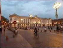 Toulouse est une commune au ... de la France.